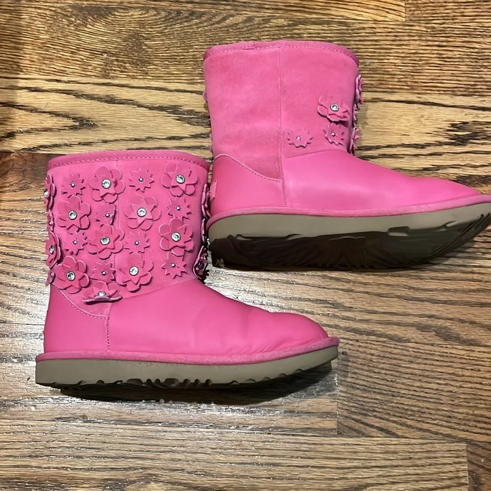 UGG Australia Classic Short II Pink Petal Pull-On Suede Leather Boots Size 3